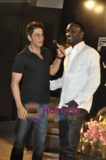 Shahrukh khan, Akon at Ra.One media meet in SaharaStar, Mumbai on 9th March 2010 (8).JPG